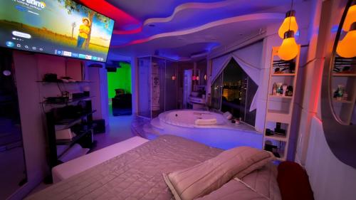 a bedroom with a large tub and a tv at Só Mulheres Cobertura Duplex Alto Padrão Shows Ginásio Parque Ibirapuera Jardins Av Paulista Paraíso Vl Mariana in Sao Paulo