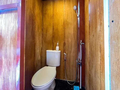 Ванная комната в RedDoorz near Stasiun Kertosono Nganjuk