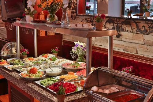 イスタンブールにあるSenatus Hotel - Special Classの種類豊富なビュッフェ