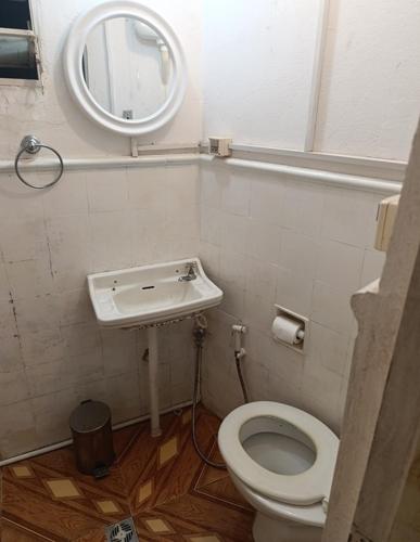 a bathroom with a toilet and a sink at Casita B in Asunción