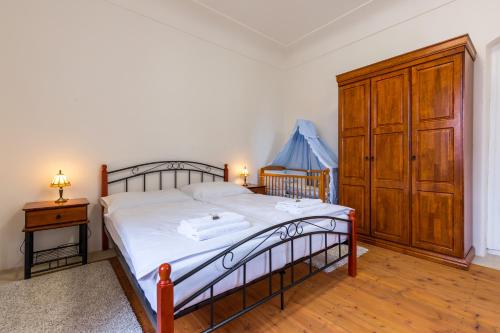 Cama o camas de una habitación en Zámecké apartmány Litomyšl