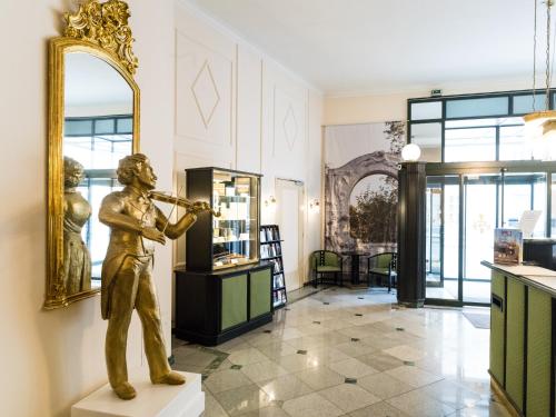 Kuchyň nebo kuchyňský kout v ubytování Hotel Johann Strauss
