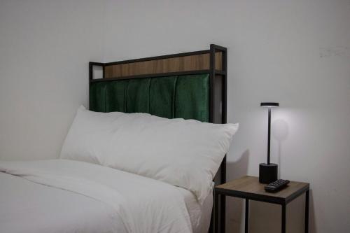 Postel nebo postele na pokoji v ubytování Collection O Patio Zaragoza