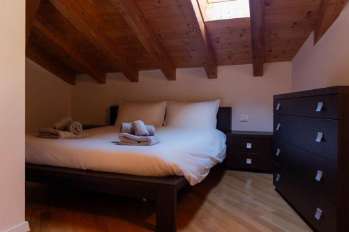 a bedroom with a bed with two towels on it at Garda Lake View House - 1min from lake - WiFi - AC in Toscolano Maderno