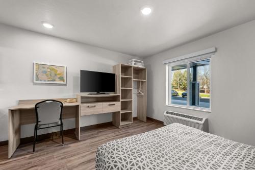 Μια τηλεόραση ή/και κέντρο ψυχαγωγίας στο WoodSpring Suites Columbia - Irmo