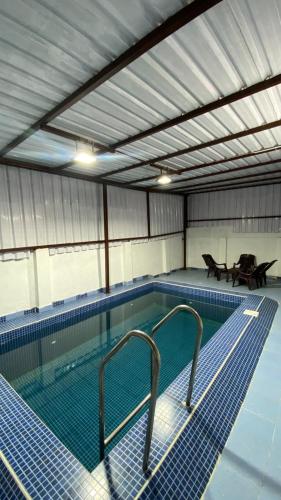 Πισίνα στο ή κοντά στο Red - Individual 3bhk Villa with Swimming pool