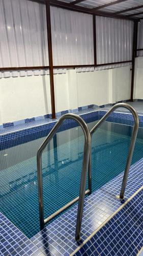 Πισίνα στο ή κοντά στο Red - Individual 3bhk Villa with Swimming pool