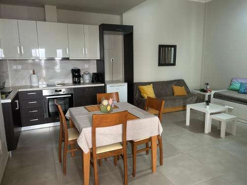 Η κουζίνα ή μικρή κουζίνα στο Joanna's place