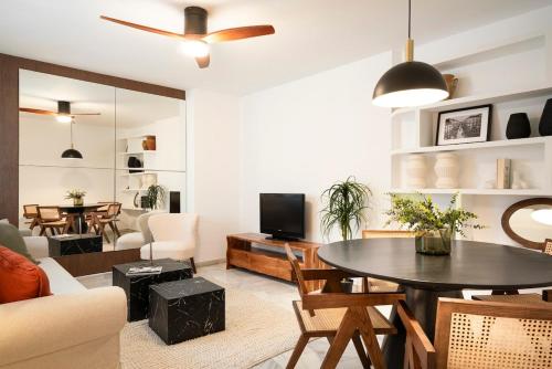 New Elegant center apartment and Calm Calle Agua SINESE DESIGN HOMES