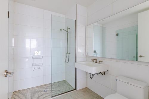 Ένα μπάνιο στο Blueground Clinton Hill pool wd nr park NYC-1775