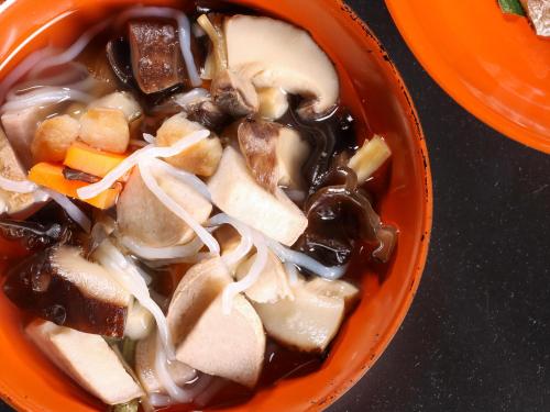 Makanan di atau berdekatan hotel
