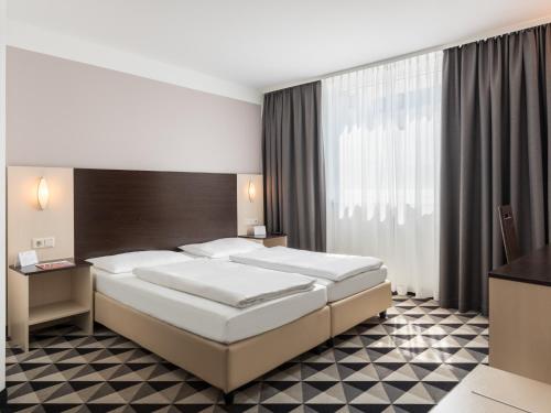 Postel nebo postele na pokoji v ubytování Premier Inn Wien City Hauptbahnhof