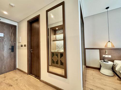 a living room with a mirror and a couch at Mũi Né Luxury- View sea Apec in Ấp Thiẹn Ái