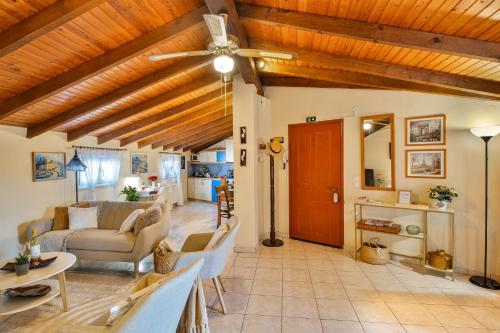 Bolia Apartment, near Corfu Town, Airport and Green buses