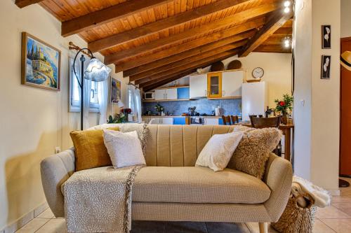 Bolia Apartment, near Corfu Town, Airport and Green buses