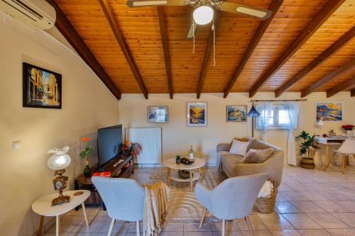 Bolia Apartment, near Corfu Town, Airport and Green buses
