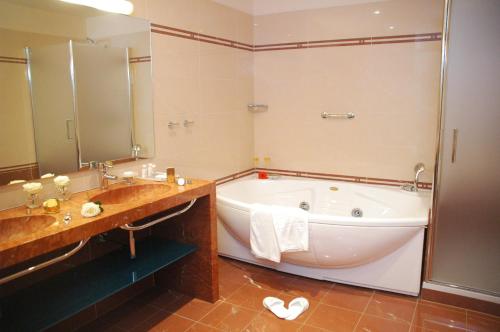 Koupelna v ubytování Perla, Resort & Entertainment