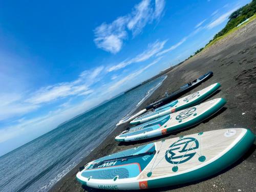 a group of surfboards lined up on the beach at Japari Tateyama - Vacation STAY 84008v in Tateyama