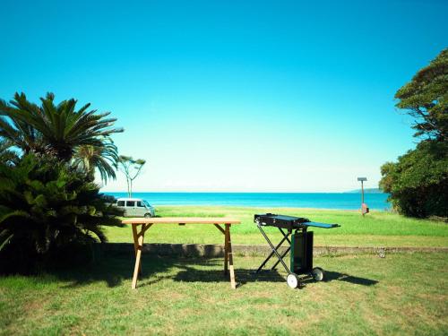 a picnic table and a grill next to the ocean at Japari Tateyama - Vacation STAY 84008v in Tateyama