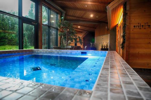 a large swimming pool in a house at Villa Pillapalu in Pillapalu