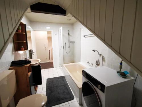 a small bathroom with a sink and a washing machine at Ferienwohnung Kloep in Serrig