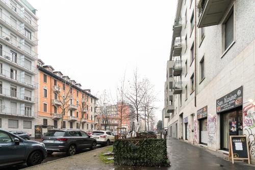 GuestHost - Spacious Navigli Apartment