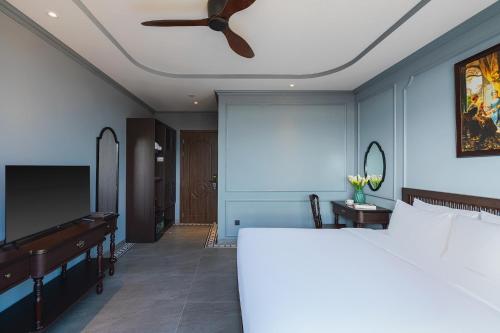 a bedroom with a bed and a ceiling fan at Lumina Dalat Premium in Xuan An