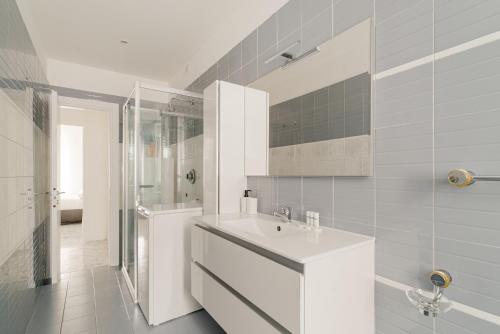 GuestHost - Spacious Navigli Apartment