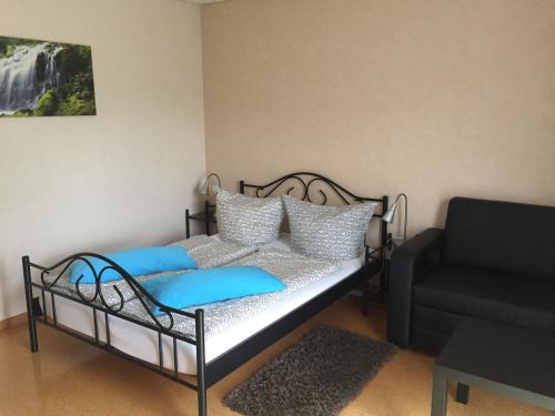 Кровать или кровати в номере A & J Ferienwohnung Hirsch