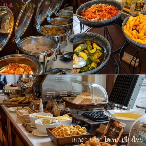 um bufê com diferentes tipos de comida em uma mesa em Bella Nara Hotel Chiang Mai em Chiang Mai