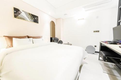 Μια τηλεόραση ή/και κέντρο ψυχαγωγίας στο Awesome Boutique Hotel