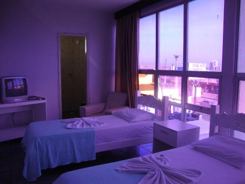 Un pat sau paturi într-o cameră la D'arc Hotel