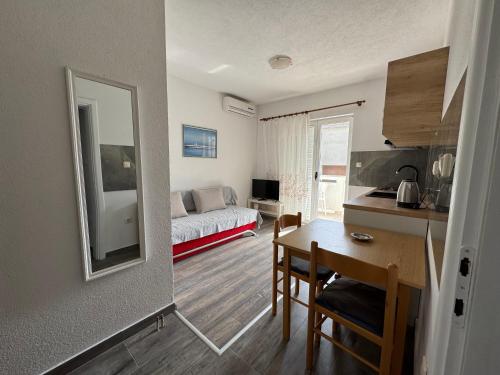 Gambar di galeri bagi Apartment Makarska M&I, FREE PRIVATE PARKING di Makarska