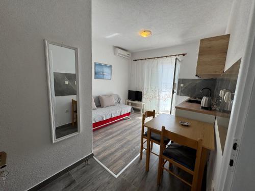 Gambar di galeri bagi Apartment Makarska M&I, FREE PRIVATE PARKING di Makarska