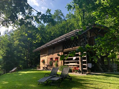 Glamping Savinjaにある庭