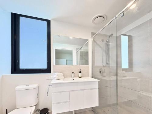 Ένα μπάνιο στο Luxury Maroochydore Apartment