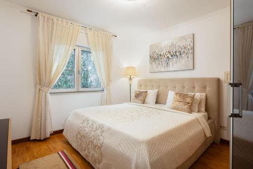 CECILIA Holiday Apartment, Private Parking Included