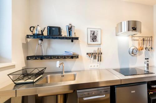 Kuchyň nebo kuchyňský kout v ubytování A Place Antwerp - Boutique Suites & Flats - Vrijdagmarkt 1