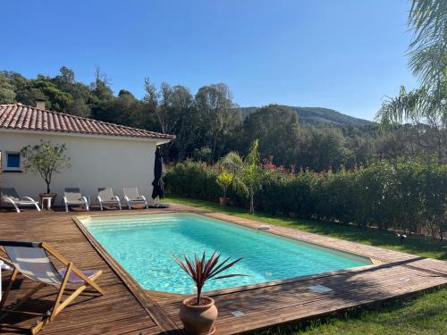 Magnifique villa récente entre mer et montagne située entre Ajaccio et Porticcio
