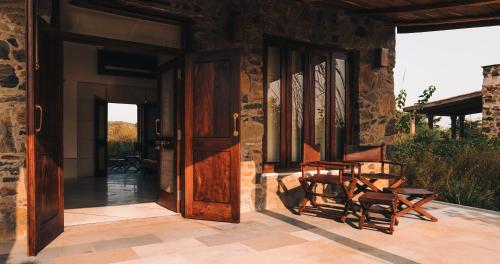 Sariska Lodgeにあるバルコニーまたはテラス