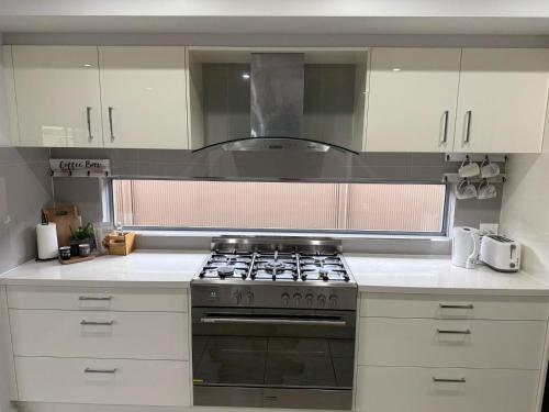 Una cocina o zona de cocina en Modern Luxury with Nature