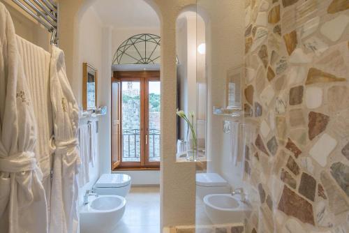Un baño de Hotel Forum