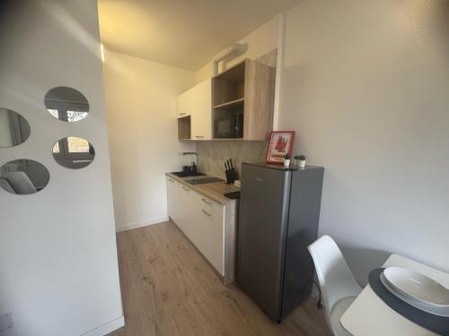 a small kitchen with a refrigerator and a sink at Campari Home - 15 min da Venezia in Venice