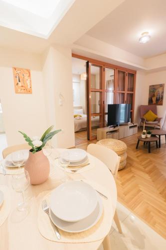 Cozy koukaki apartment