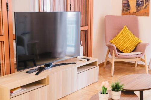 Cozy koukaki apartment