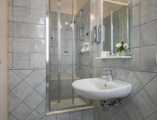 Un baño de Hotel Forum