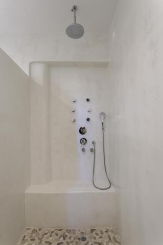 Un baño de Finikas Hotel
