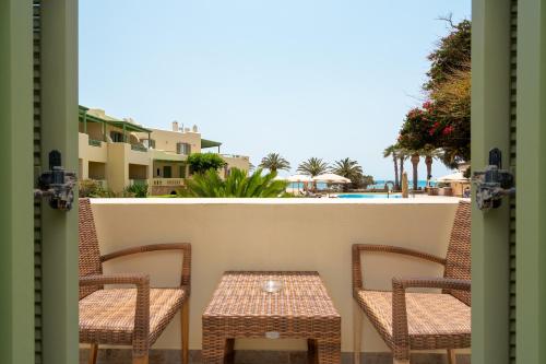Un balcón o terraza de Finikas Hotel