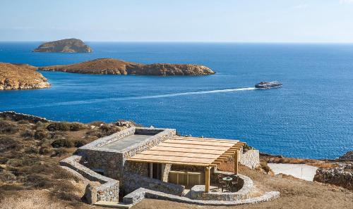 Great View, Tiny Hill-top house
