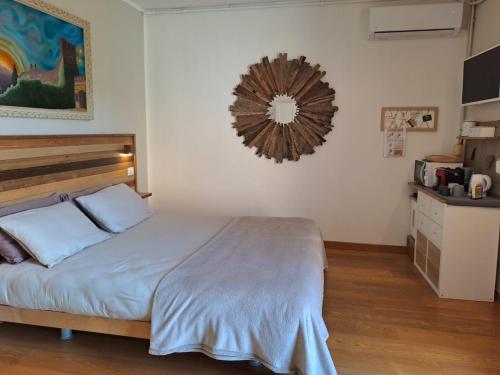 Postel nebo postele na pokoji v ubytování ReBorn Room